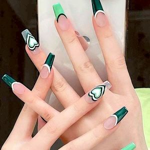 Press on nails - green